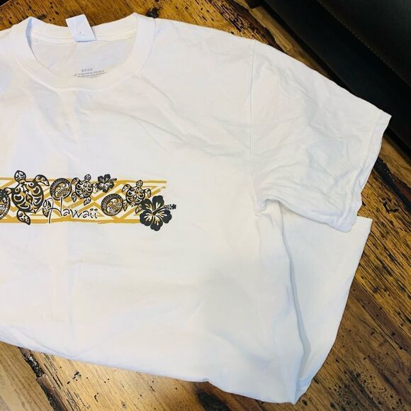 Pretty white Hawaii t shirt shirt sleeves small - Picture 2 of 3
